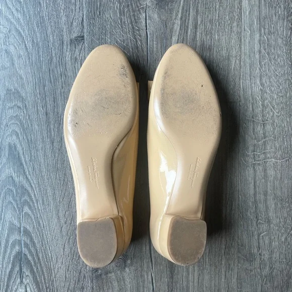 Salvatore Ferragamo Vara Patent Low-heel Pump in New Bisque in 6.5C or 36.5C - Picture 2 of 7